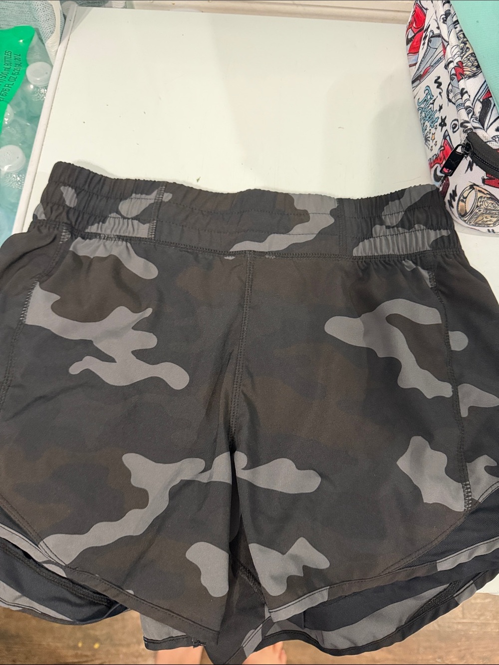 Mondetta Women's Gray & Black Camo Athletic Shorts